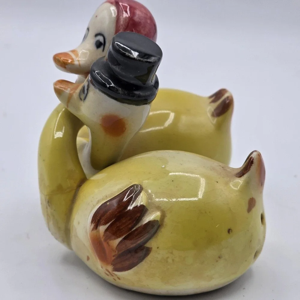 Vintage Ducks Salt & Pepper Shakers Figural Pair Made in Japan Ceramic Cork Set‎